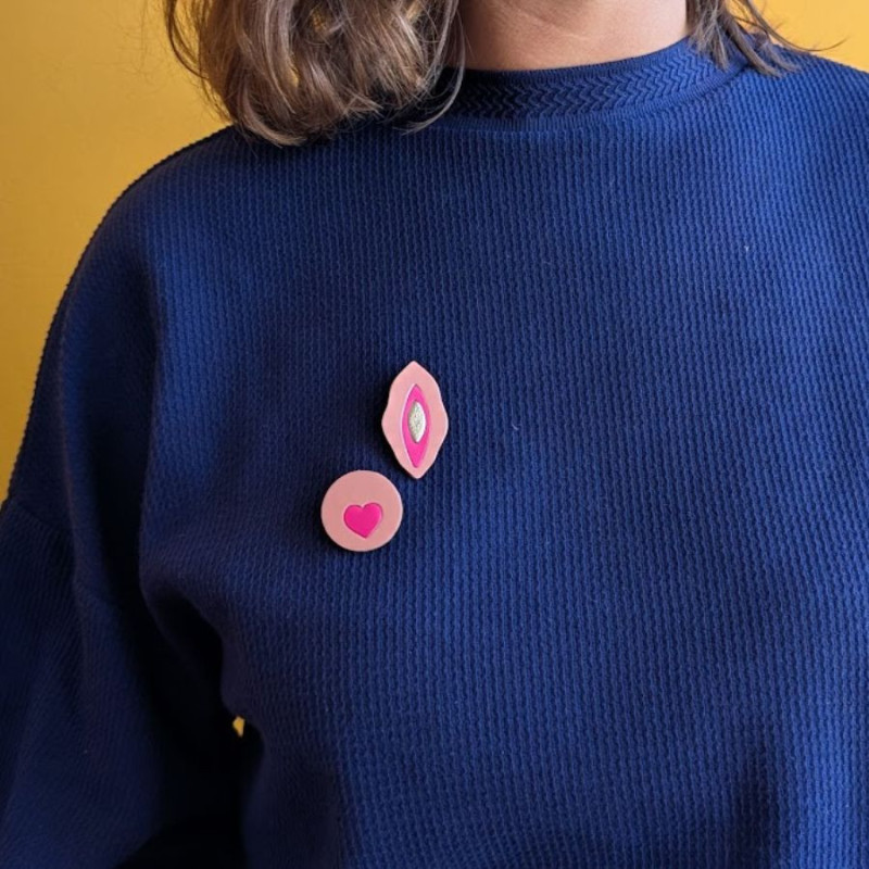 Pin's boobs et vulve