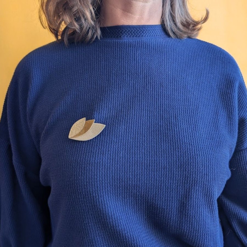 Broche en cuir Josefa