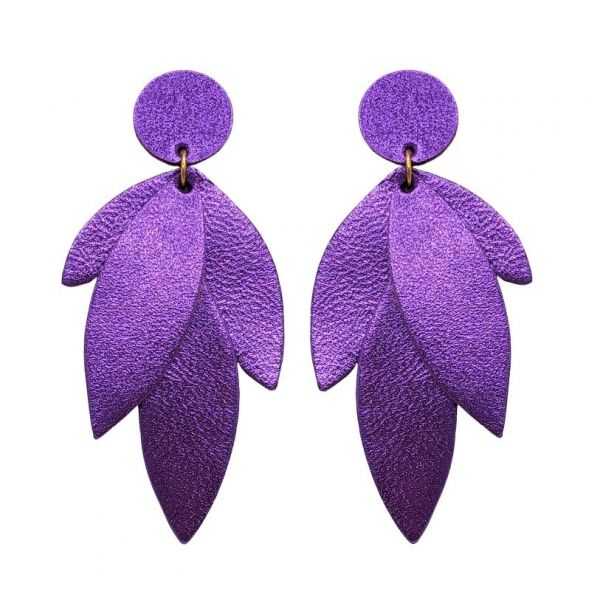 Boucles d'oreilles en cuir "Josie" puces couleur : violet métallisé