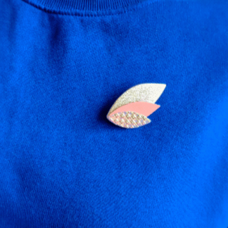 Broche en cuir Josefa GIF